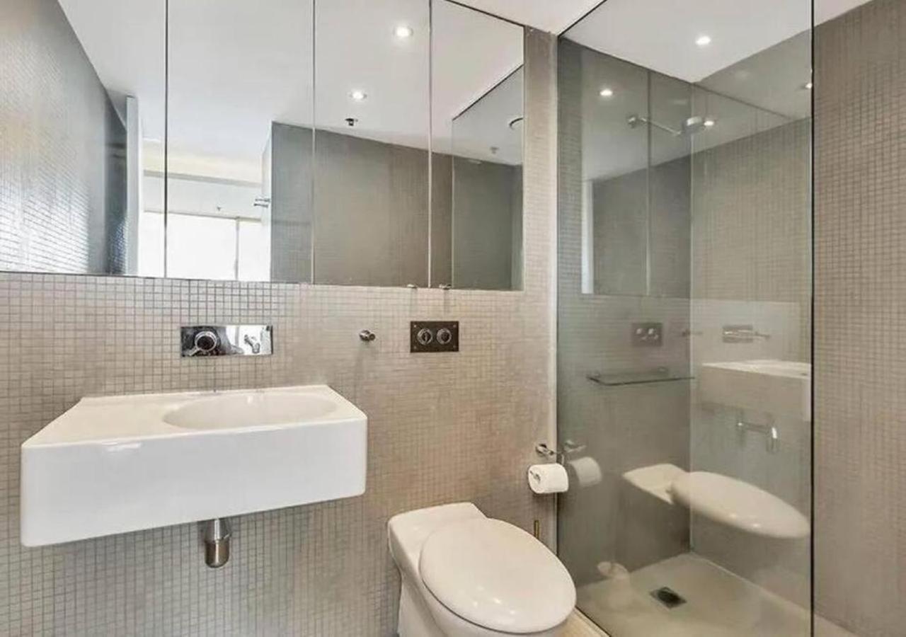 Stylish 2 Bed +24/7 Concierge + Pool + Sauna Appartamento